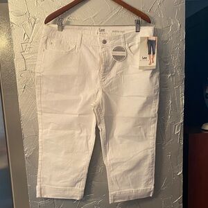 Lee Classic White Midrise Capris
